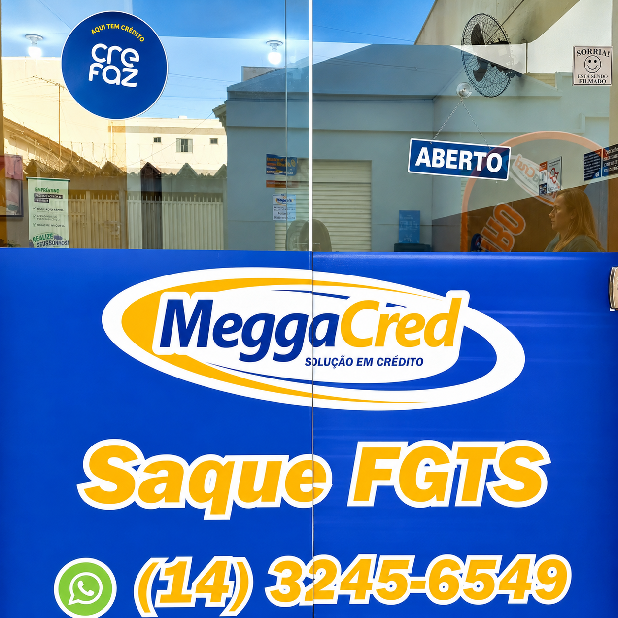 Interior do escritório presencial da MeggaCred em Bauru